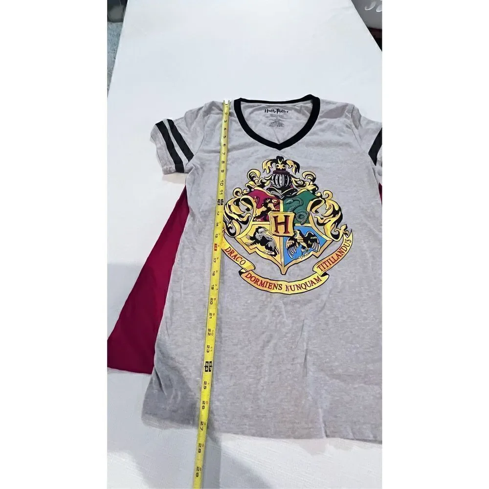 Harry Potter Juniors Hogwarts Crest Caped  Short Sleeve T-Shirt Gray Black Sz XL